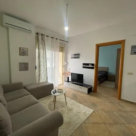 Spacious With Balcony Yzberish