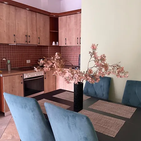 Spacious With Balcony Apartment Yzberish