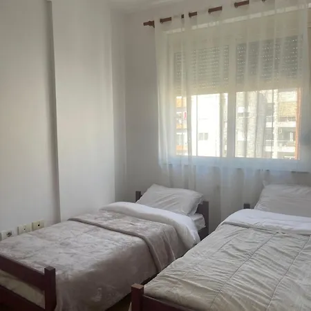 Spacious With Balcony * Yzberish