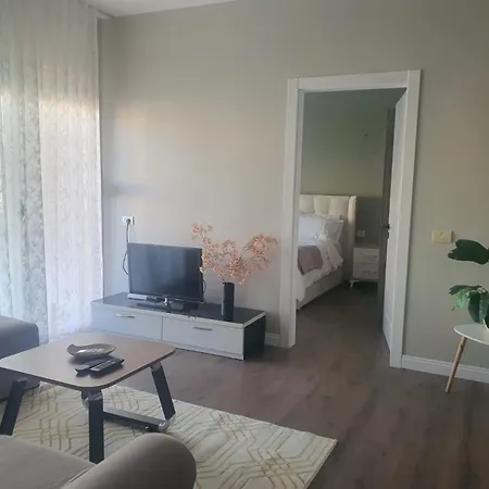 Spacious With Balcony شقة