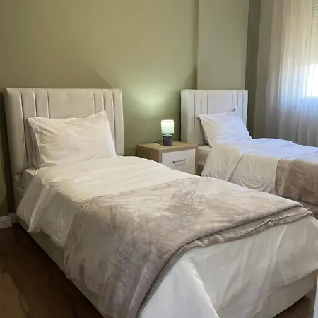 شقة Spacious With Balcony