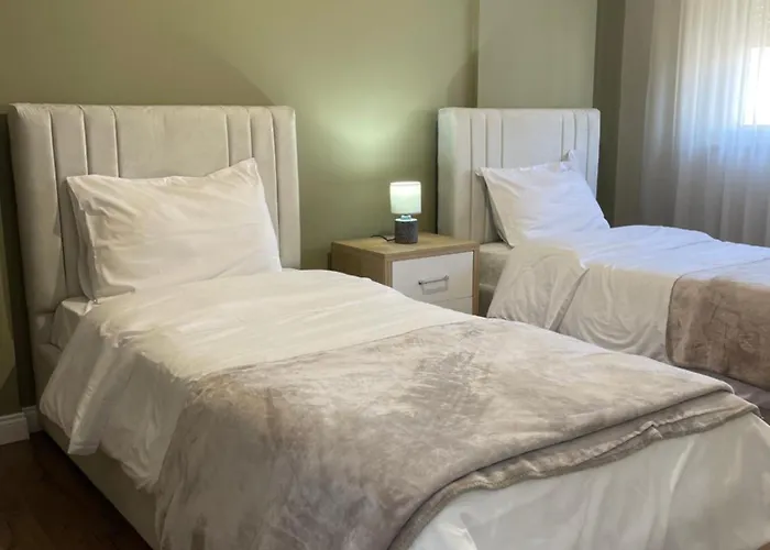 Lägenhet Spacious With Balcony