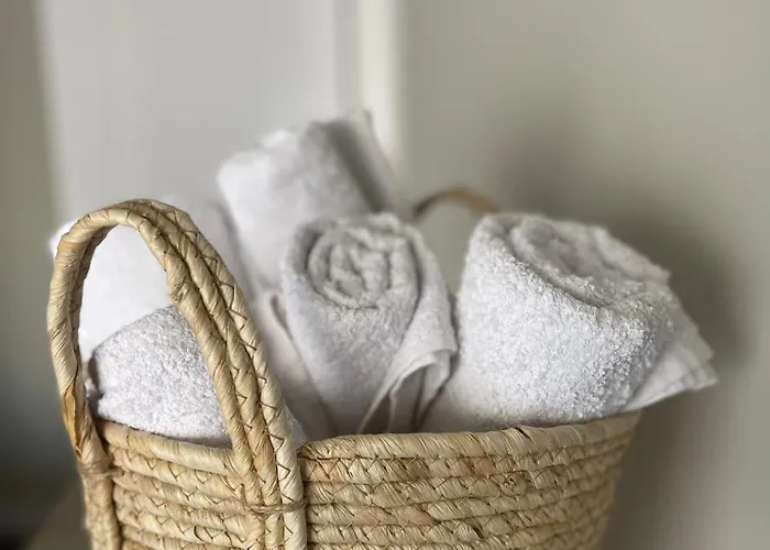 Lägenhet Spacious With Balcony Yzberishti